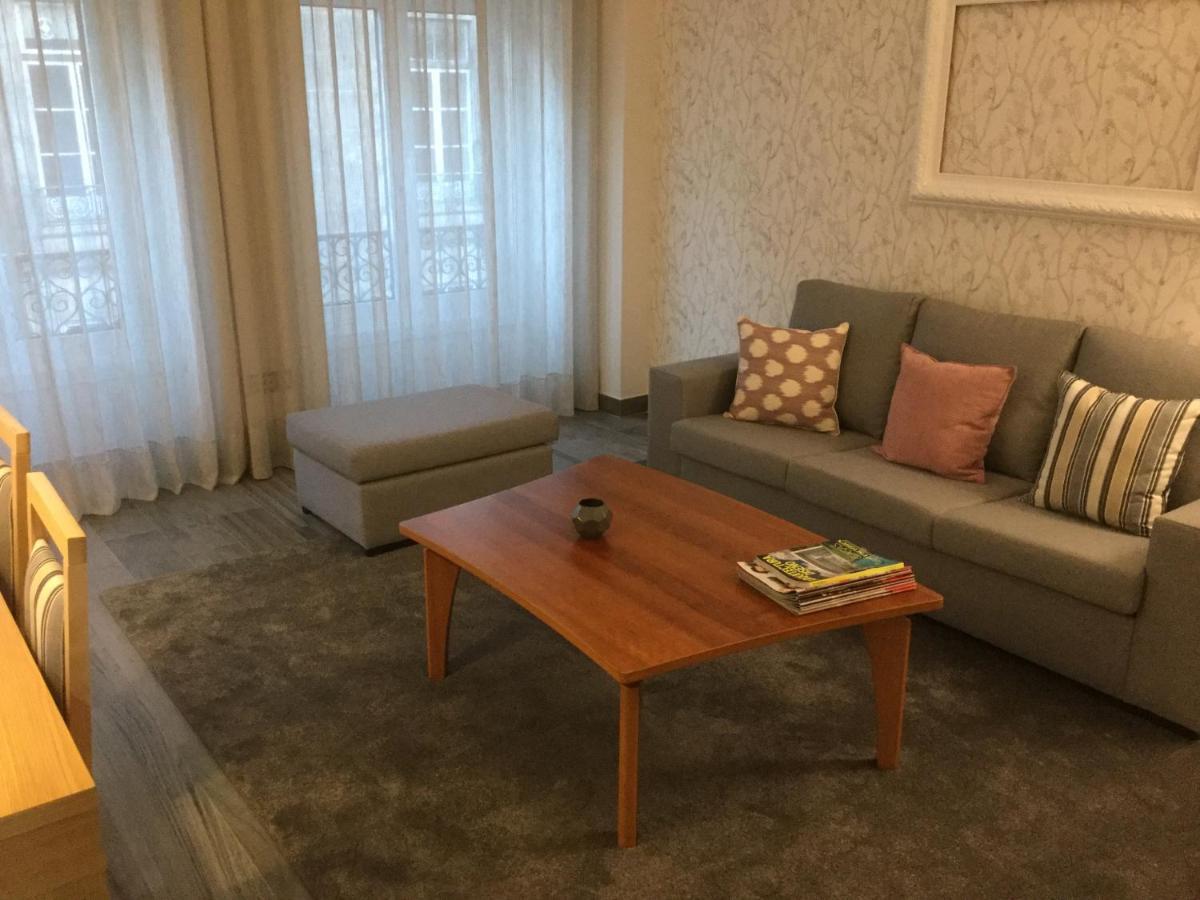 Central & Charming Clerigos Appartments Порто Екстериор снимка
